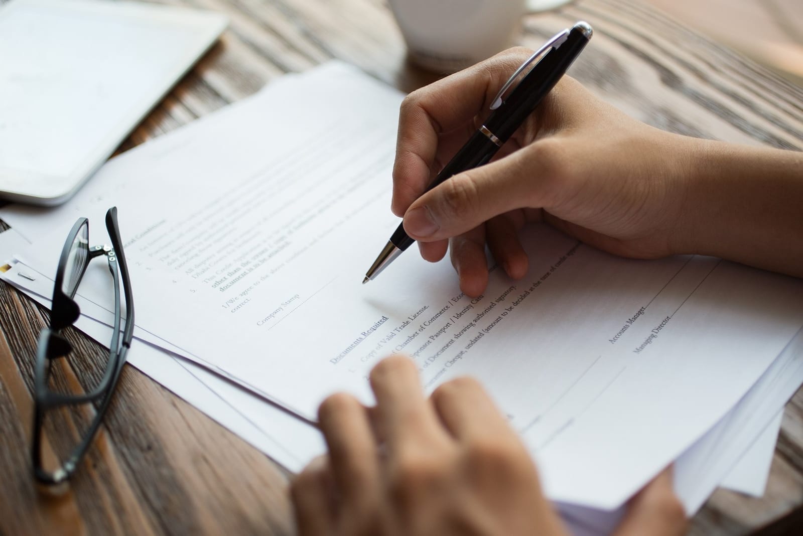 corredurías de seguros en Valencia - firma de la póliza